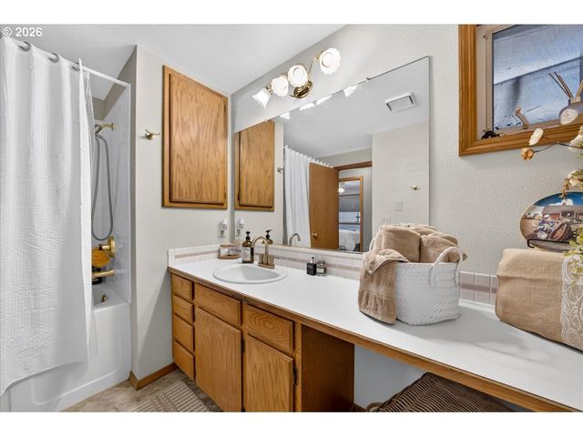 417 BLUE JAY Ave, Forest Grove, OR 97116