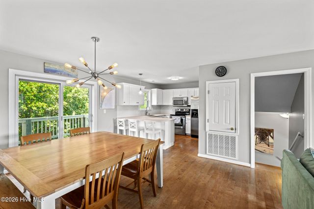 104 Sunset Court, Surf City, NC 28445