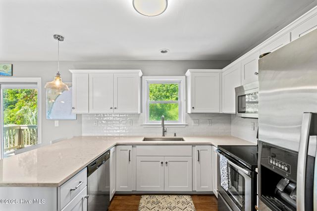 104 Sunset Court, Surf City, NC 28445