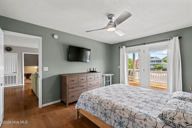 104 Sunset Court, Surf City, NC 28445