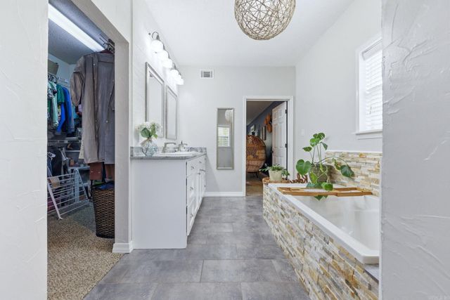 11901 Samples Road, Alexander, AR 72002