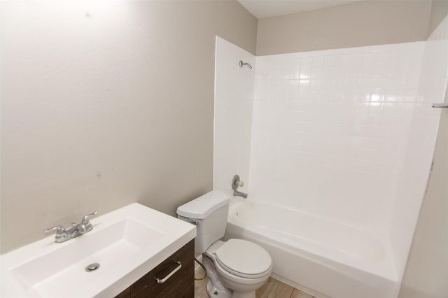 2430 Avilion Court, Pearland, TX 77584