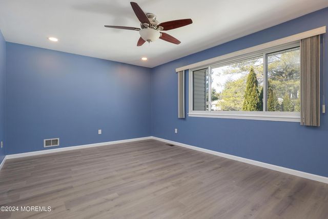 2 Elizabeth Court, Tinton Falls, NJ 07724