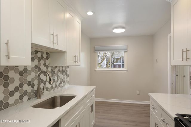 2 Elizabeth Court, Tinton Falls, NJ 07724
