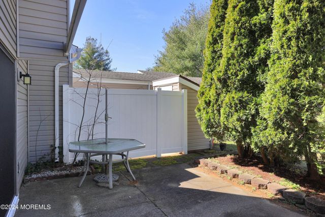 2 Elizabeth Court, Tinton Falls, NJ 07724