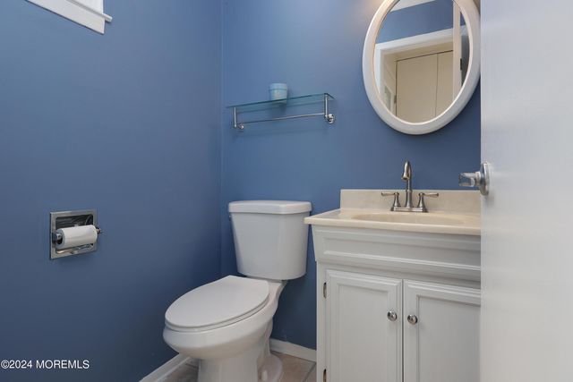 2 Elizabeth Court, Tinton Falls, NJ 07724