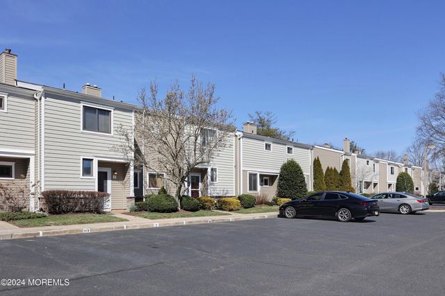 2 Elizabeth Court, Tinton Falls, NJ 07724