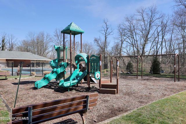 2 Elizabeth Court, Tinton Falls, NJ 07724