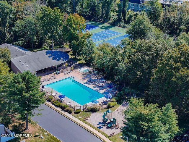 2 Elizabeth Court, Tinton Falls, NJ 07724