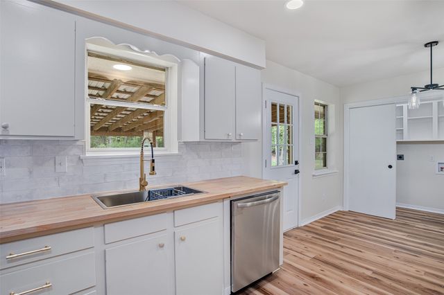 6857 Soda Point Drive, Shreveport, LA 71107