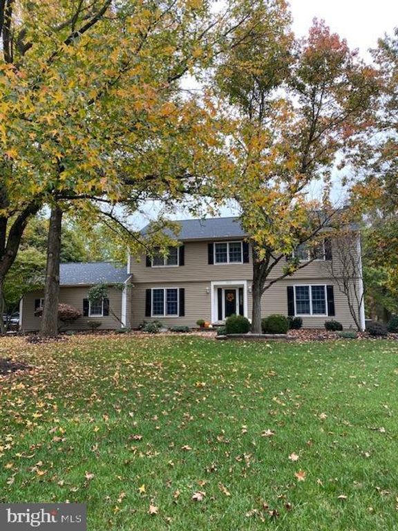 100 KNICKERBOCKER DR, Belle Mead, NJ 08502