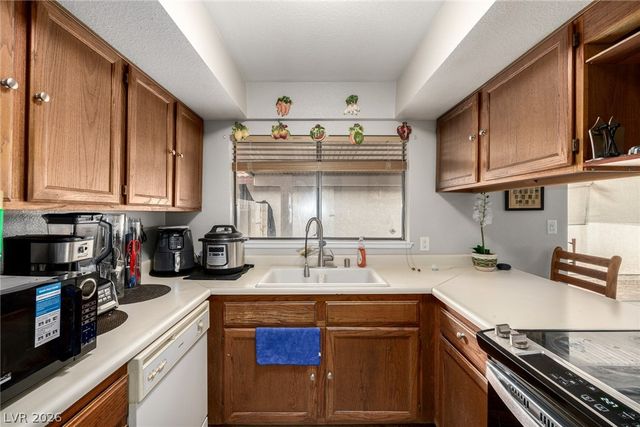 6433 Pearcrest Road, Las Vegas, NV 89108