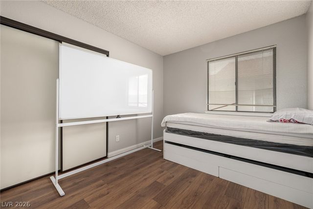 6433 Pearcrest Road, Las Vegas, NV 89108