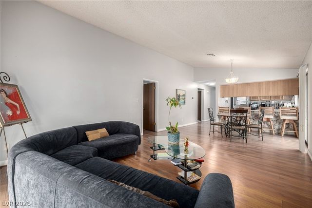 6433 Pearcrest Road, Las Vegas, NV 89108