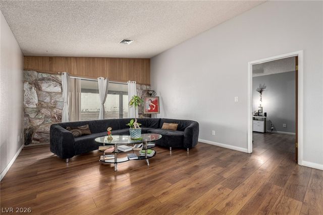 6433 Pearcrest Road, Las Vegas, NV 89108