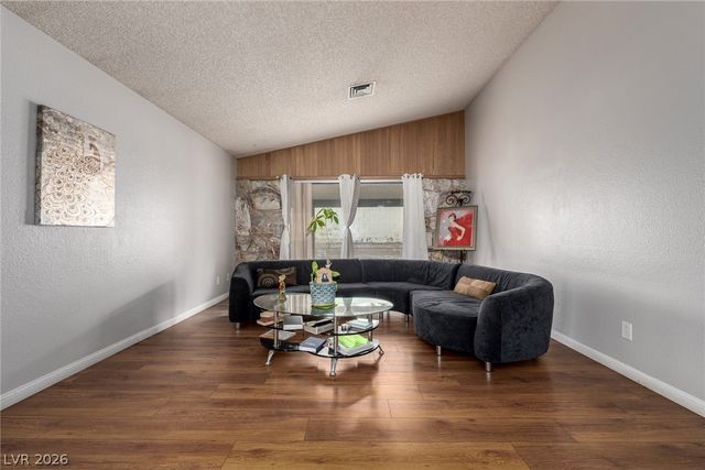 6433 Pearcrest Road, Las Vegas, NV 89108