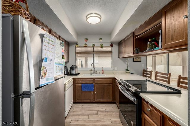 6433 Pearcrest Road, Las Vegas, NV 89108