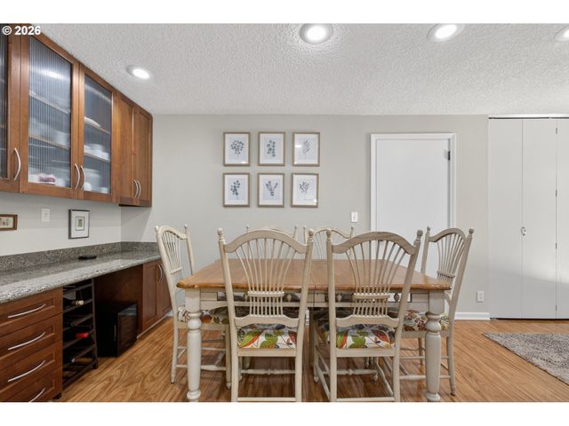 11824 Se SUNNYCREEK Ln, Clackamas, OR 97015