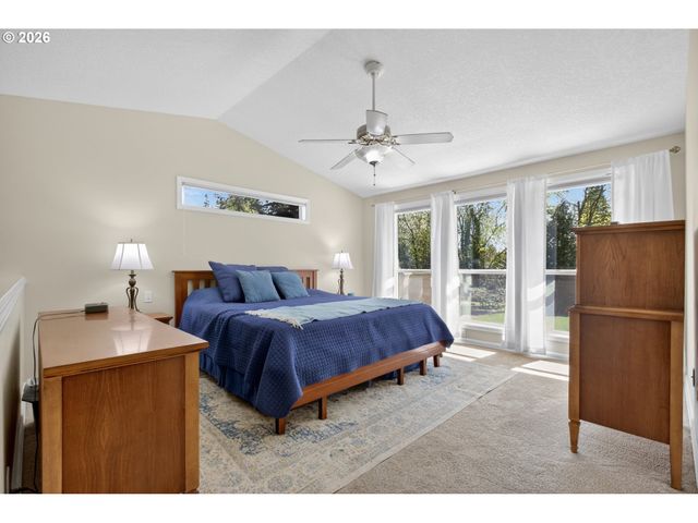 11824 Se SUNNYCREEK Ln, Clackamas, OR 97015