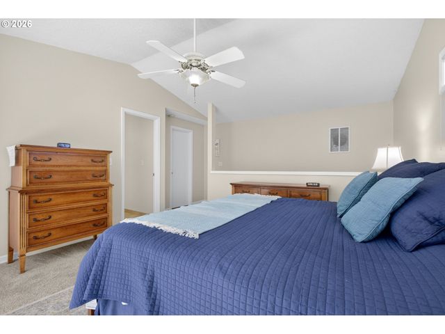 11824 Se SUNNYCREEK Ln, Clackamas, OR 97015