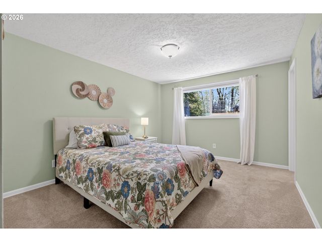 11824 Se SUNNYCREEK Ln, Clackamas, OR 97015