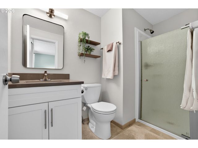 11824 Se SUNNYCREEK Ln, Clackamas, OR 97015