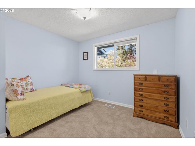 11824 Se SUNNYCREEK Ln, Clackamas, OR 97015