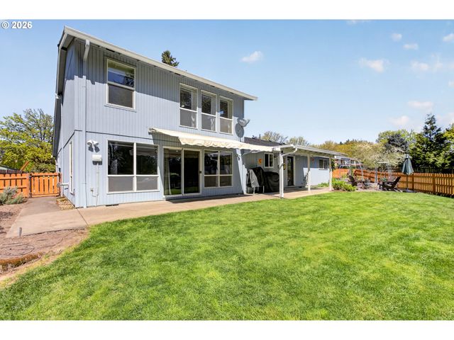 11824 Se SUNNYCREEK Ln, Clackamas, OR 97015