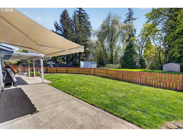 11824 Se SUNNYCREEK Ln, Clackamas, OR 97015