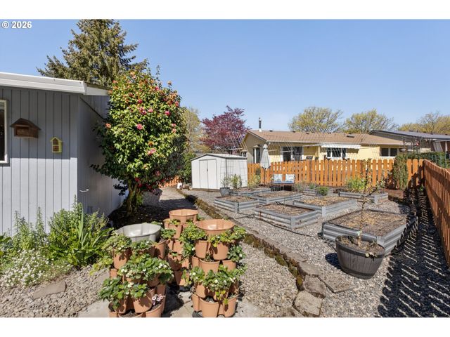 11824 Se SUNNYCREEK Ln, Clackamas, OR 97015