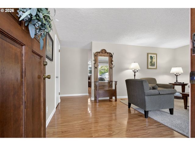 11824 Se SUNNYCREEK Ln, Clackamas, OR 97015