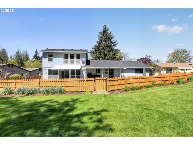 11824 Se SUNNYCREEK Ln, Clackamas, OR 97015