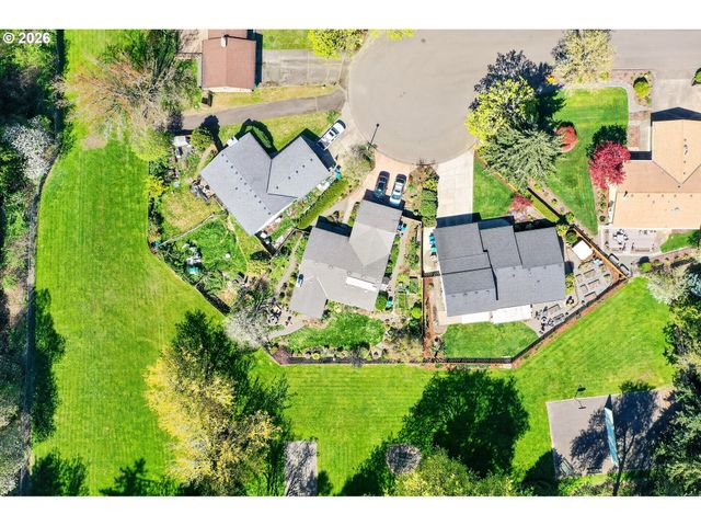 11824 Se SUNNYCREEK Ln, Clackamas, OR 97015