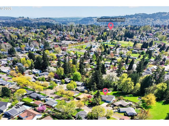 11824 Se SUNNYCREEK Ln, Clackamas, OR 97015