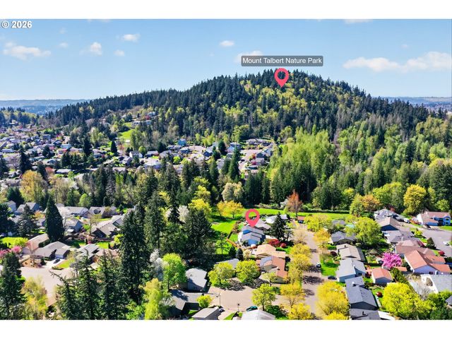 11824 Se SUNNYCREEK Ln, Clackamas, OR 97015