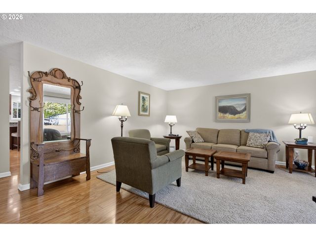 11824 Se SUNNYCREEK Ln, Clackamas, OR 97015