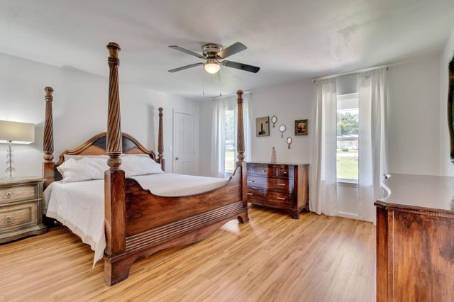 6 Slash Lane, Midway, FL 32343