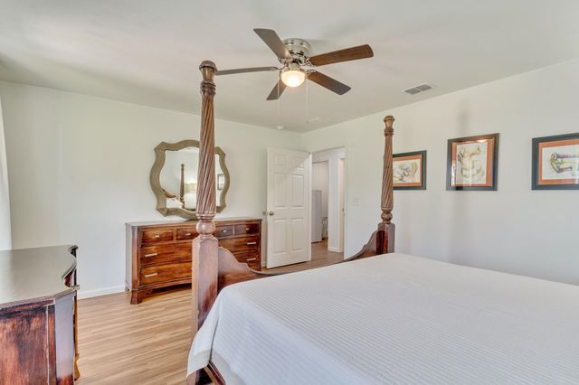 6 Slash Lane, Midway, FL 32343