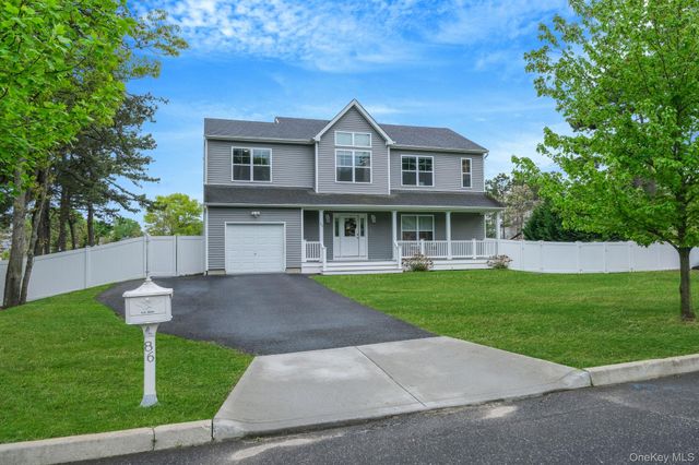 86 Country Road, Medford, NY 11763