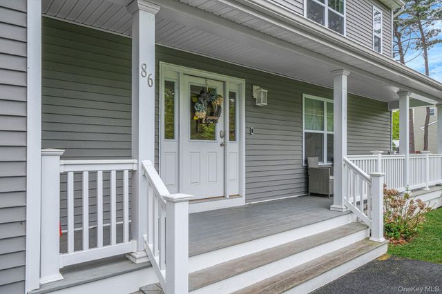 86 Country Road, Medford, NY 11763
