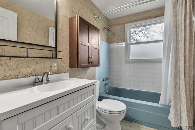 108 West Toulon Drive, Cheektowaga, NY 14227