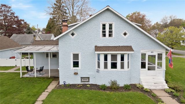 125 Charlton Rd, Irondequoit, NY 14617