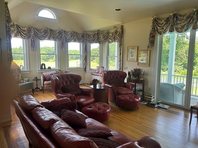 365 Middle St, Amherst, MA 01002