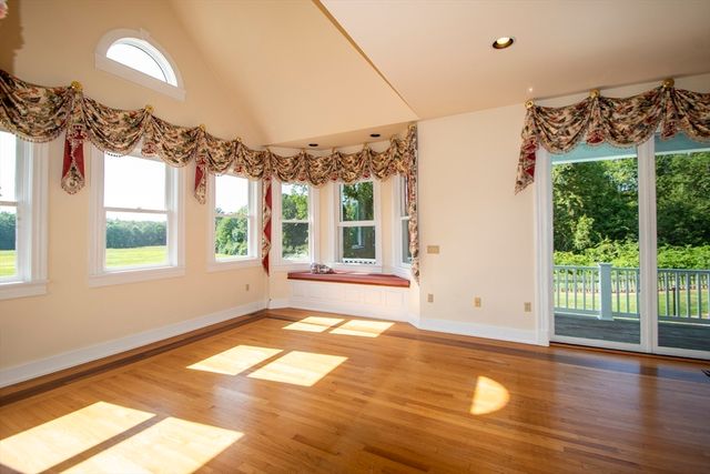 365 Middle St, Amherst, MA 01002