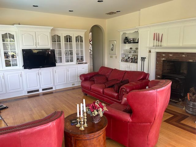 365 Middle St, Amherst, MA 01002