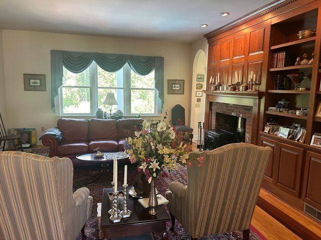 365 Middle St, Amherst, MA 01002