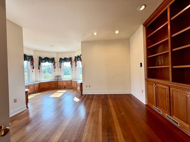 365 Middle St, Amherst, MA 01002