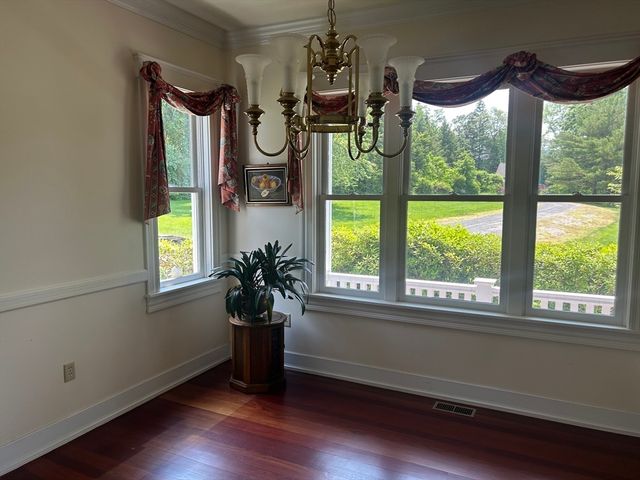 365 Middle St, Amherst, MA 01002