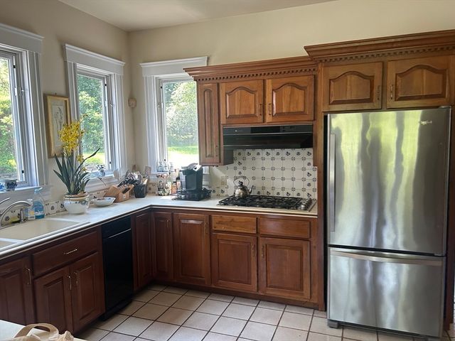 365 Middle St, Amherst, MA 01002