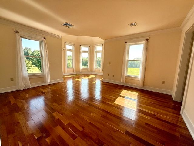 365 Middle St, Amherst, MA 01002